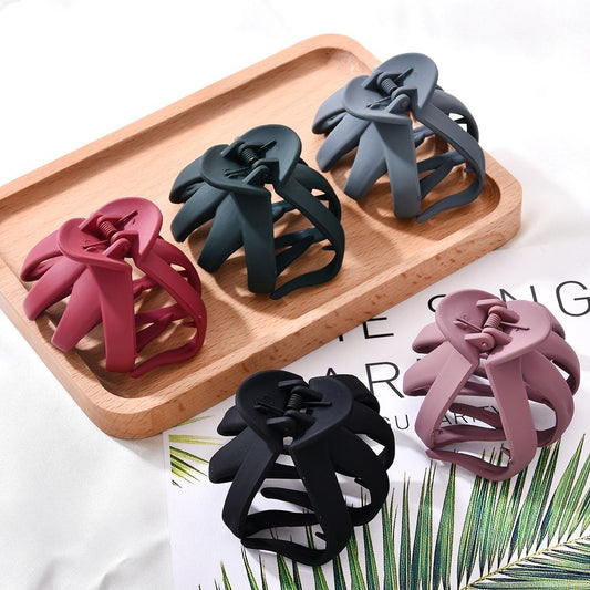 Women Girls Geometric Hair Claw Clamps Metal Hair Crab Moon Shape Hair Claw Clip Solid Color Hairpin Large Size Hair Accessories